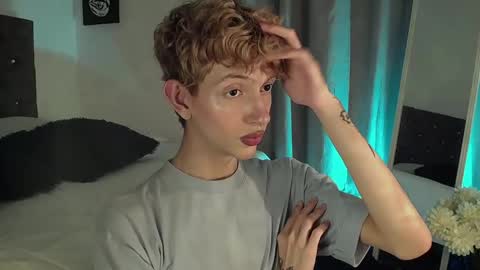 Snapshot of kyle__cooper chatting on 12/17/24, 02:55 Kyle Cooper online show from 12/17/24, 02:55