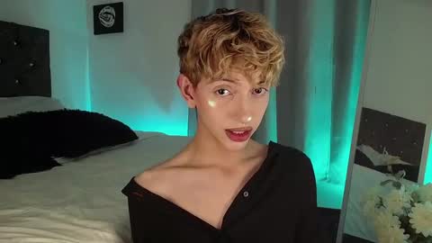 Snapshot of kyle__cooper chatting on 12/30/24, 12:43 Kyle Cooper online show from 12/30/24, 12:43