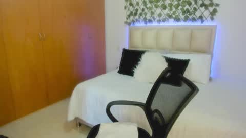 SOPHIA independent model  online show from 05/26/26, 03:08