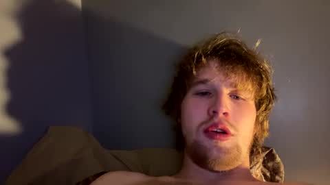 Snapshot of kylelovepussy69 chatting on 03/06/25, 01:37 kylelovepussy69 online show from 03/06/25, 01:37