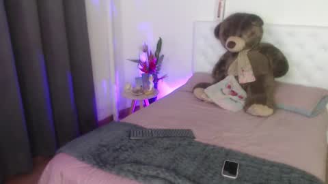 Snapshot of kylie444 chatting on 10/14/25, 01:06 Sara online show from 10/14/25, 01:06