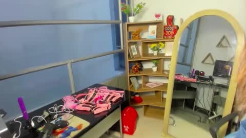 kylie_bloom online show from 04/27/26, 09:35