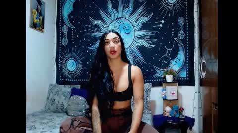 Snapshot of kylie_capricorn chatting on 10/30/25, 10:43 kylie online show from 10/30/25, 10:43