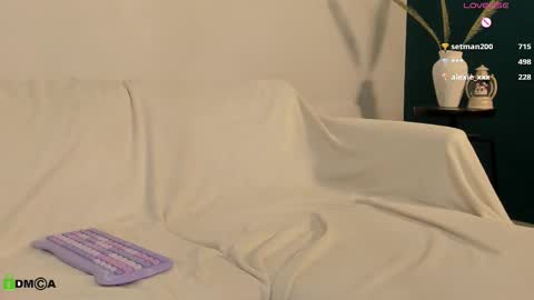 Snapshot of kylie_desire chatting on 02/27/25, 05:34 Kylie online show from 02/27/25, 05:34