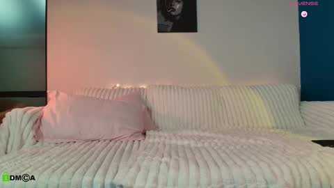 Snapshot of kylie_desire chatting on 10/03/25, 03:47 Kylie online show from 10/03/25, 03:47