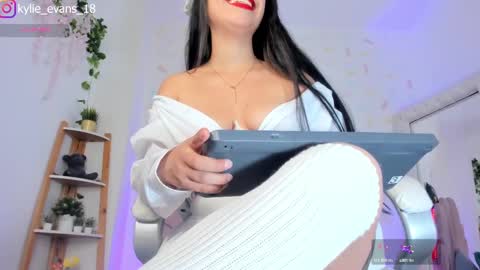 Kylie online show from 03/02/25, 04:07