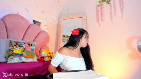 Kylie online show from 03/07/25, 08:34