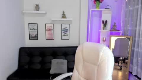 kylie online show from 10/21/25, 01:56