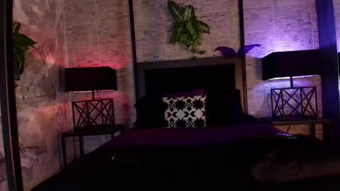 Snapshot of kylie_foxxxy chatting on 11/10/25, 07:35 Kylie online show from 11/10/25, 07:35