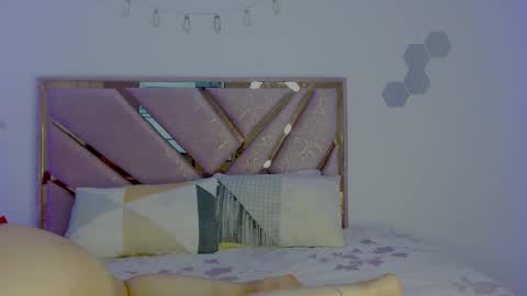 KYLIE online show from 04/25/26, 07:00