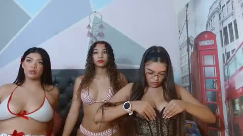 kylie_jenner18 online show from 11/18/25, 02:43