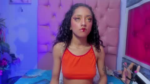 Snapshot of kylie_moan chatting on 11/02/25, 07:00 KYLIE online show from 11/02/25, 07:00