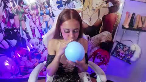 Snapshot of kylie_moan chatting on 11/14/25, 08:51 KYLIE online show from 11/14/25, 08:51