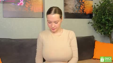 Snapshot of kylie_moss chatting on 10/06/25, 11:29 Anna online show from 10/06/25, 11:29