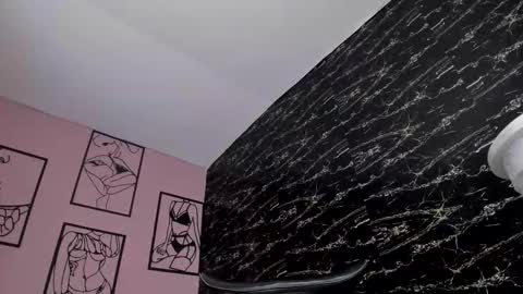 Snapshot of kylie_winx chatting on 10/12/25, 01:10 kylie_winx online show from 10/12/25, 01:10