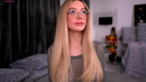 Kylie online show from 12/03/25, 09:57