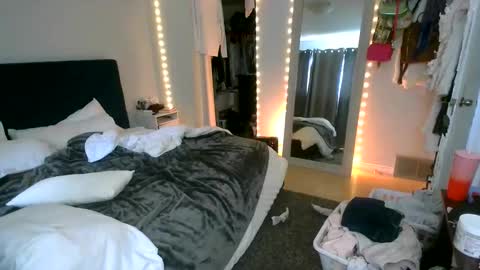 kylie not jenner online show from 04/12/26, 07:19