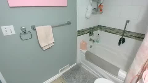 kylie not jenner online show from 04/18/26, 08:20