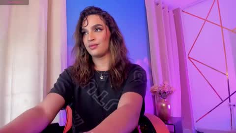 Snapshot of kylievictoria_ chatting on 02/13/25, 04:54 Kylie online show from 02/13/25, 04:54