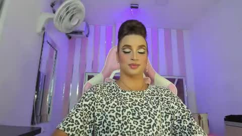 Snapshot of kylievictoria_ chatting on 11/23/25, 05:07 Kylie online show from 11/23/25, 05:07