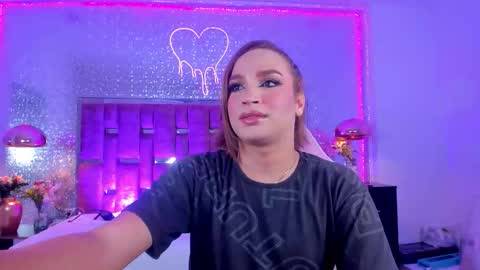 Snapshot of kylievictoria_ chatting on 11/30/25, 04:27 Kylie online show from 11/30/25, 04:27