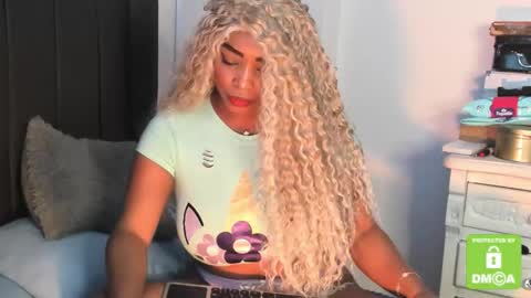 kylie white boobs online show from 11/26/25, 07:04