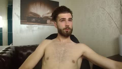 Snapshot of kyloeast chatting on 06/17/26, 04:37 KyloEast online show from 06/17/26, 04:37