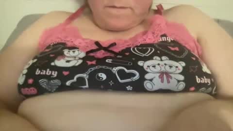 Snapshot of kylorencat chatting on 12/24/24, 09:11 KYLO online show from 12/24/24, 09:11