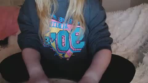 Snapshot of kymchi chatting on 10/13/25, 11:38 Check Out My NSFW OnlyFans Link On Bio online show from 10/13/25, 11:38