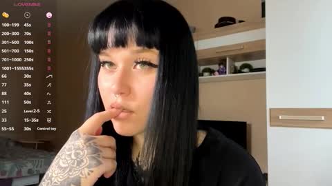 Eva online show from 11/10/25, 06:23