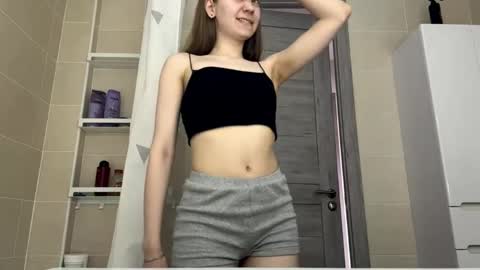 Snapshot of kyragraise chatting on 05/31/26, 02:46 Kira online show from 05/31/26, 02:46