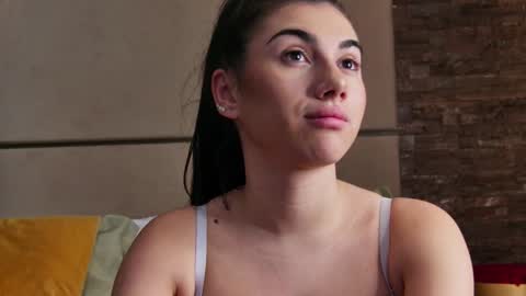 Snapshot of kyrahill_ chatting on 01/12/25, 01:32 Kyra online show from 01/12/25, 01:32