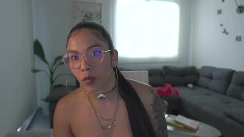 schedule 300 pm - 1100pm colombia time online show from 04/06/26, 09:27