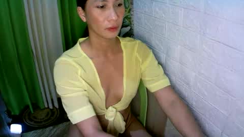 Snapshot of kyutshyne chatting on 11/22/25, 03:38 kyutshyne online show from 11/22/25, 03:38