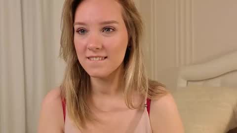 Snapshot of l1n4luv chatting on 10/13/25, 09:26 lina online show from 10/13/25, 09:26