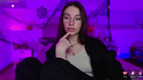 Snapshot of l1ttle_angel__ chatting on 10/28/25, 08:44 Margo online show from 10/28/25, 08:44