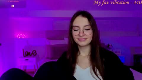 Snapshot of l1ttle_angel__ chatting on 11/04/25, 08:41 Margo online show from 11/04/25, 08:41