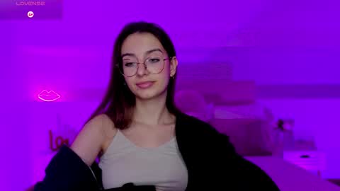 Snapshot of l1ttle_angel__ chatting on 11/10/25, 08:52 Margo online show from 11/10/25, 08:52