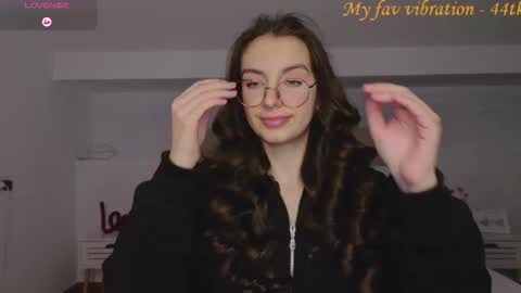 Snapshot of l1ttle_angel__ chatting on 11/14/25, 09:24 Margo online show from 11/14/25, 09:24