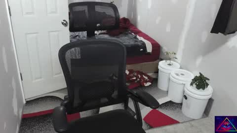 Snapshot of l1v1nth3dr3am chatting on 11/10/25, 09:41 l1v1nth3dr3am online show from 11/10/25, 09:41