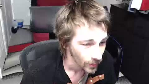 Snapshot of l1v1nth3dr3am chatting on 12/20/25, 10:00 l1v1nth3dr3am online show from 12/20/25, 10:00