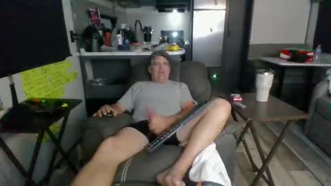 Snapshot of l8tniter chatting on 10/14/25, 03:51 l8tniter online show from 10/14/25, 03:51