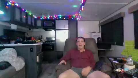 Snapshot of l8tniter chatting on 12/15/25, 04:39 l8tniter online show from 12/15/25, 04:39