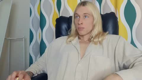 Adonis online show from 09/28/25, 07:03