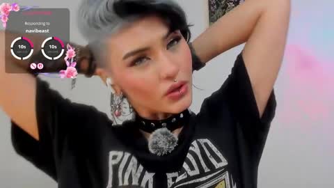 Snapshot of la_diabla_111_ chatting on 04/30/26, 07:09 Karime online show from 04/30/26, 07:09
