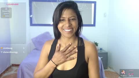 Snapshot of la_negritaa chatting on 06/08/26, 09:48 Sara online show from 06/08/26, 09:48