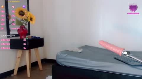 Snapshot of la_ratona_1 chatting on 02/14/25, 12:09 AriSaray online show from 02/14/25, 12:09