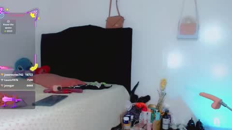 Snapshot of la_ratona_1 chatting on 10/18/25, 07:03 AriSaray online show from 10/18/25, 07:03