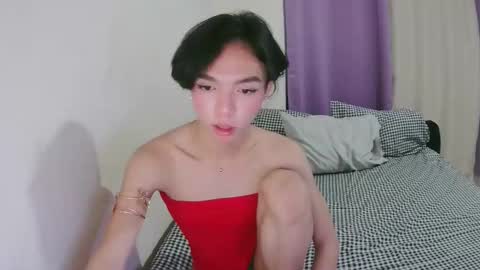 Snapshot of la_ura chatting on 11/17/25, 04:13 Laura online show from 11/17/25, 04:13