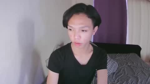 Snapshot of la_ura chatting on 11/23/25, 09:58 Laura online show from 11/23/25, 09:58